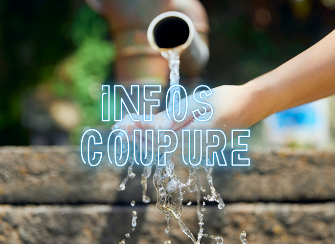 Infos coupure d'eau Eau qui coule d'une canalisation dans des mains