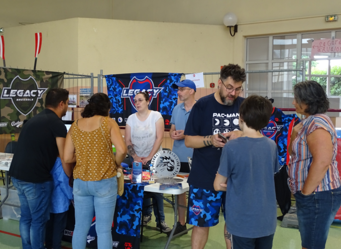 Bénévoles et licenciés en plein discussion