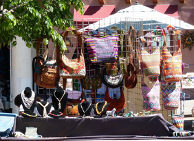 Etale de vide grenier divers objets