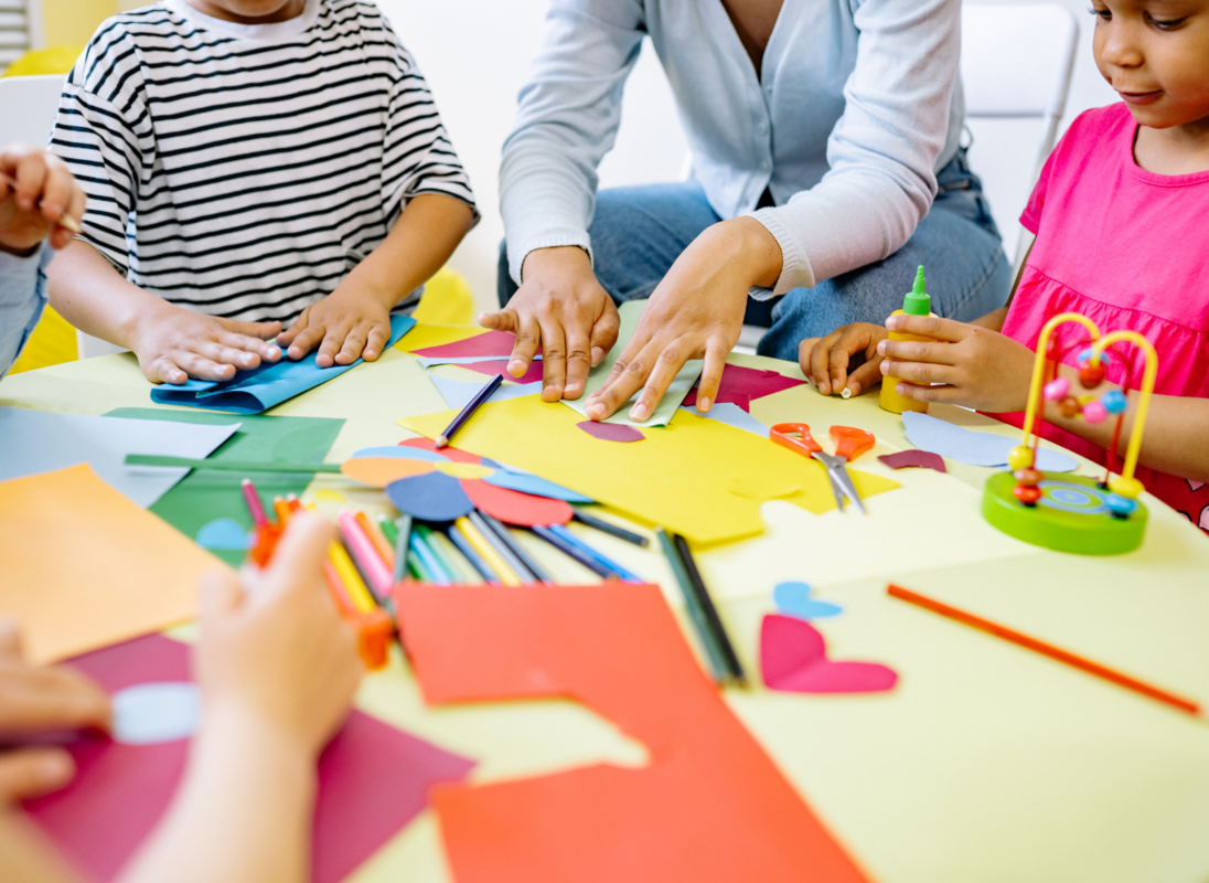 Activités manuelles par des enfants